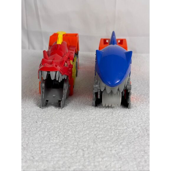 Hot Wheels Dragon Launch & Shark Chomp Transporters With 5 Cars - Picture 5 of 9